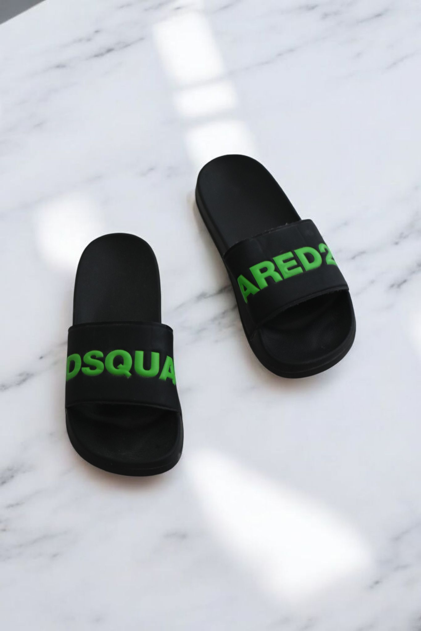 Dsquared2 Logo Slides