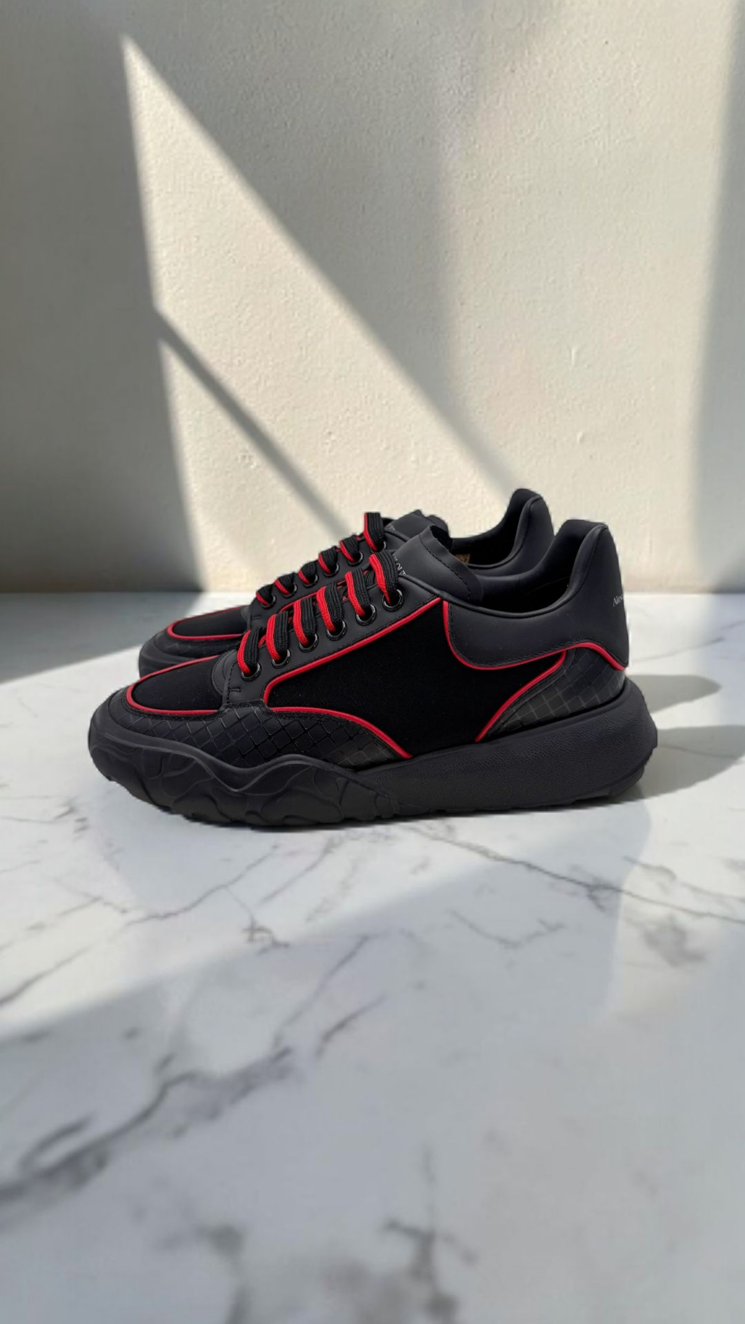 ALEXANDER MCQUEEN COURT TRAINER BLACK & RED