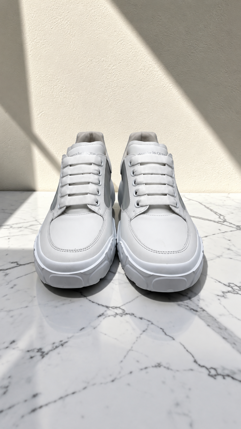 ALEXANDER MCQUEEN COURT TRAINER WHITE / SILVER