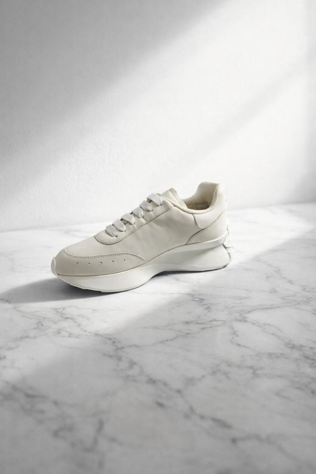 Alexander McQueen Sprint Runner Leather Sneakers in Ivory White
