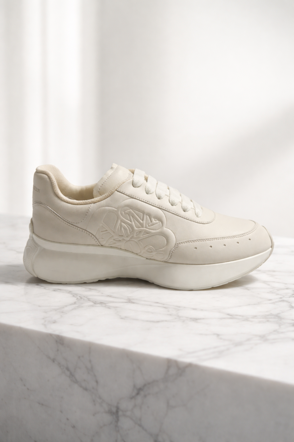 Alexander McQueen Sprint Runner Leather Sneakers in Ivory White
